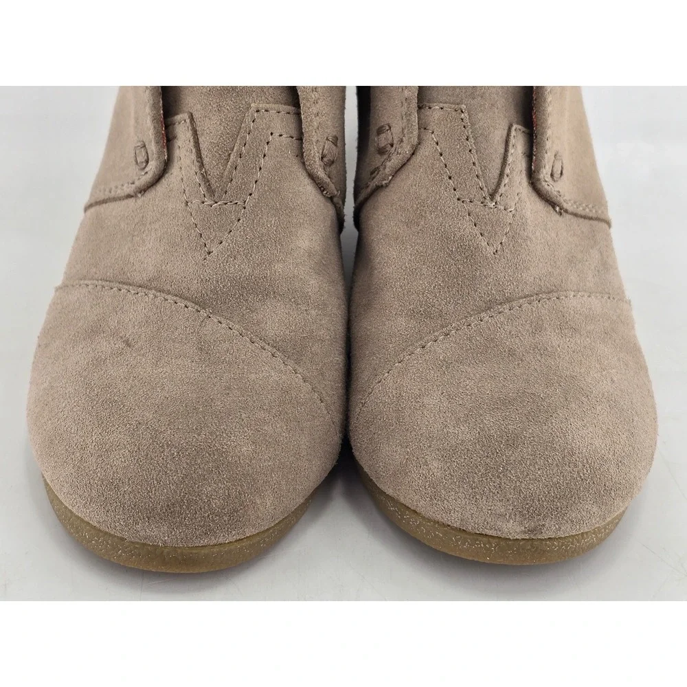 TOMS Desert Wedge Booties Women 7.5 Taupe Suede Lace Up Ankle Boots - Excellent
